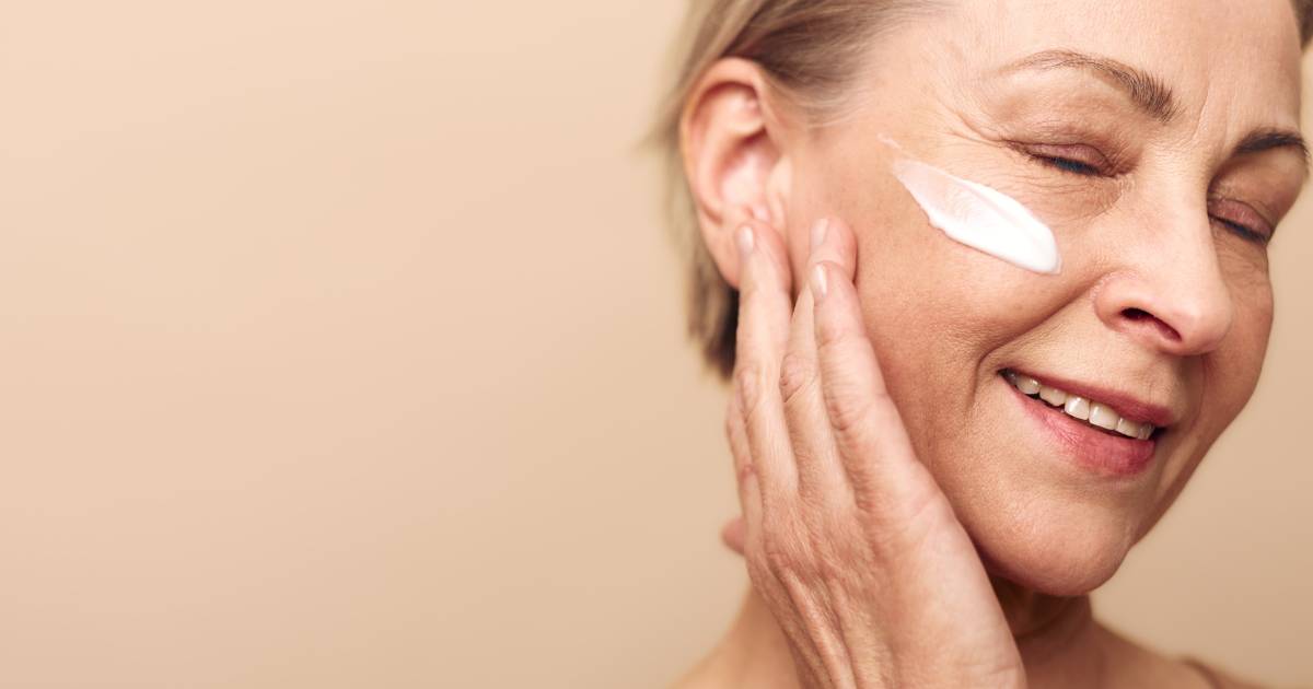 Ten krem z jadem węża hamuje starzenie i wygładza zmarszczki. "Codziennie wyglądam młodziej"