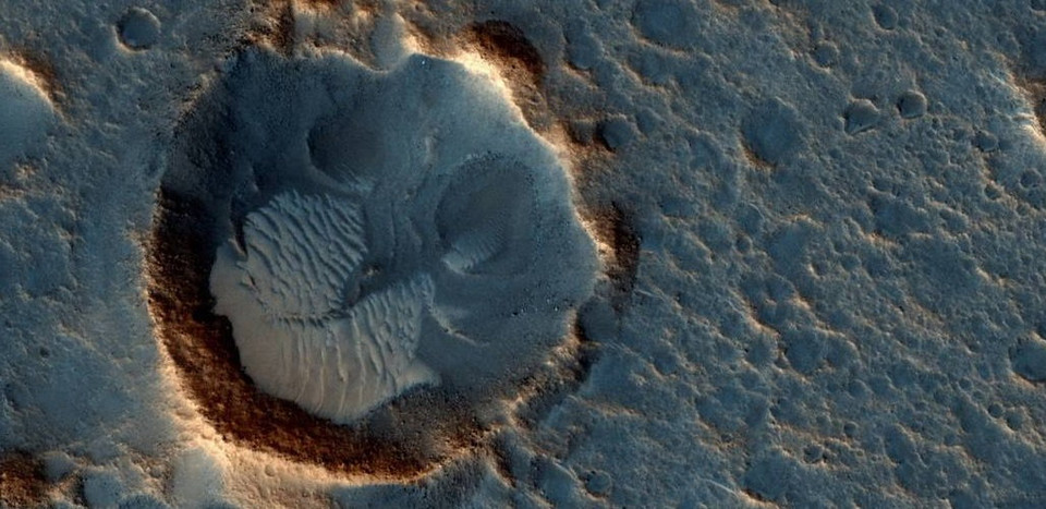 Wydmy i lawiny na Marsie. Zobacz najnowsze zdjęcia z sondy 
