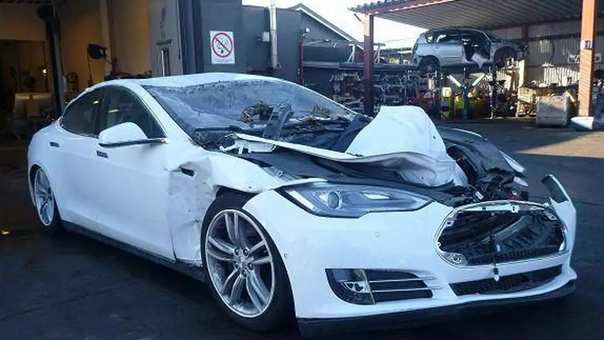 Tesla Model S po poważnym wypadku