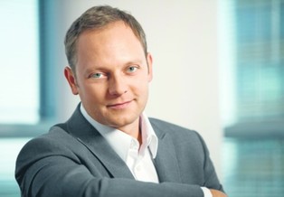 Od rzecznika do prezesa. Szymon Midera pokieruje Bankiem Pocztowym