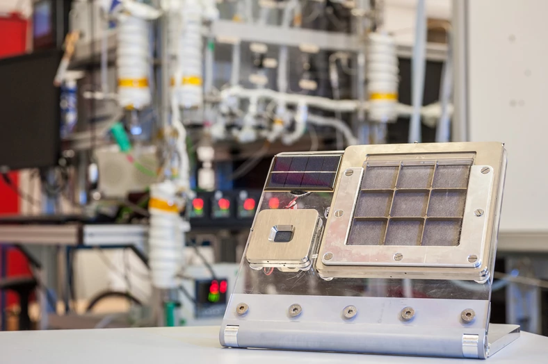 Ogniwo fotoelektrochemiczne opracowane przez Toyotę i Dutch Institute for Fundamental Energy Research