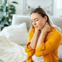 Feszül a nyaka, fáj a válla? A probléma mélyebben gyökerezhet, mint gondolná