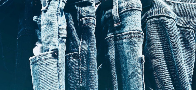 Jeansy męskie – jakie fasony są najmodniejsze w tym sezonie?