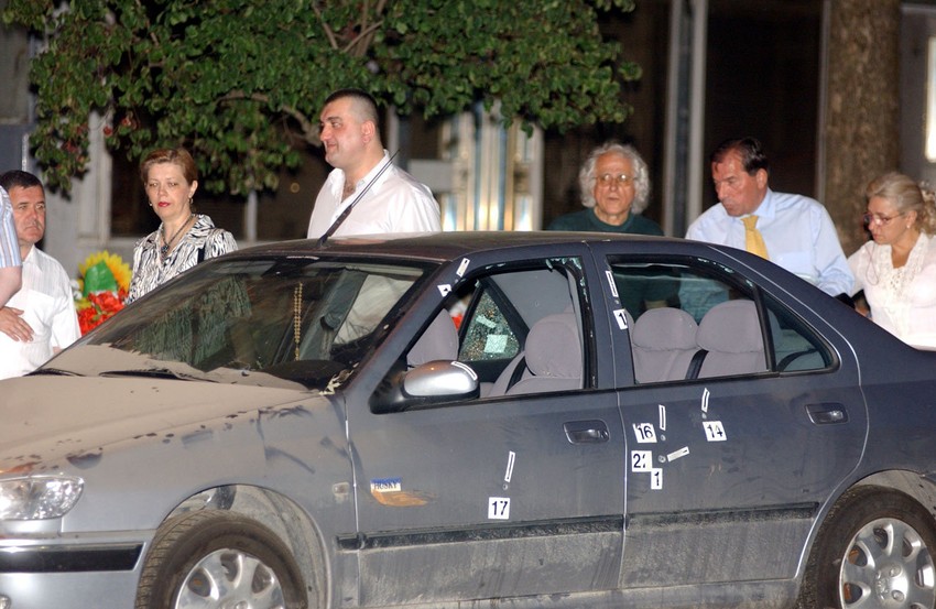 Izrešetani automobil direktora i glavnog i odgovornog urednika podgoričkog „Dana“