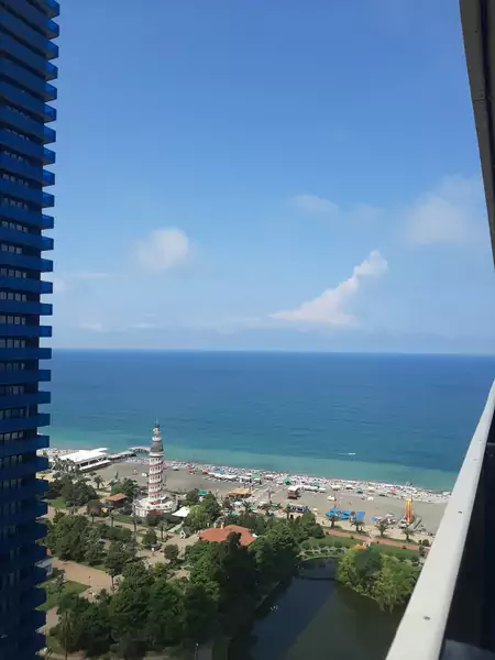 Widok na plażę w Batumi