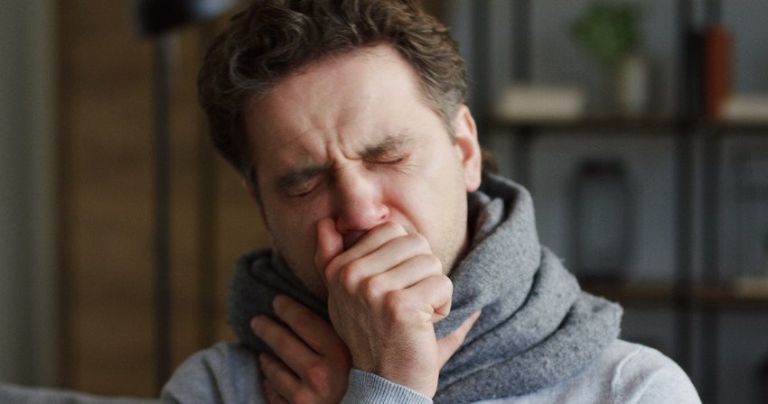 Kašalj, jedan od simptoma JN.1