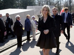 Bulwersujący strój Magdaleny Ogórek na uroczystościach smoleńskich