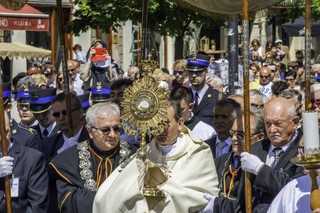 Boże Ciało w Polsce. Skąd wzięła się tradycja czterech ołtarzy?