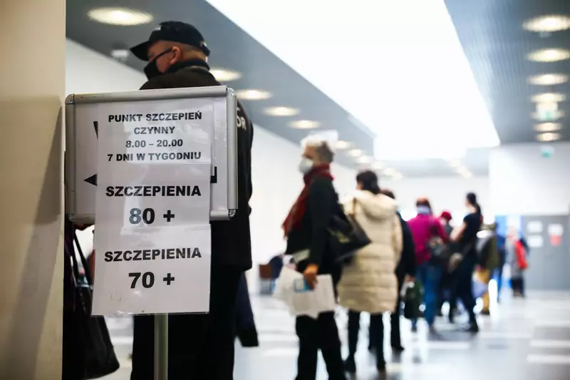 Co dalej z pandemią koronawirusa w Polsce? Rozmawiamy z ekspertem