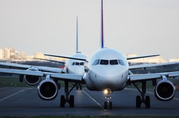 europie zabraknie paliwa lotniczego? niepokojący głos z komisji europe