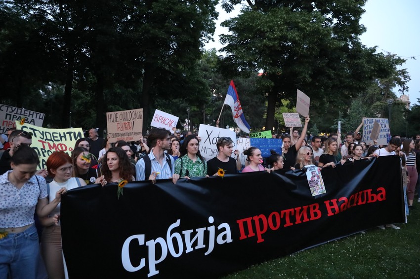 Prizor ispred Predsedništva oko 20.35 sati