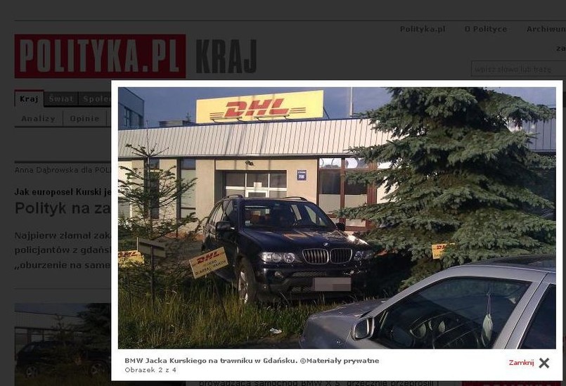 BMW Jacka Kurskiego na trawniku w Gdańsku/foto czytelnik "Polityki"