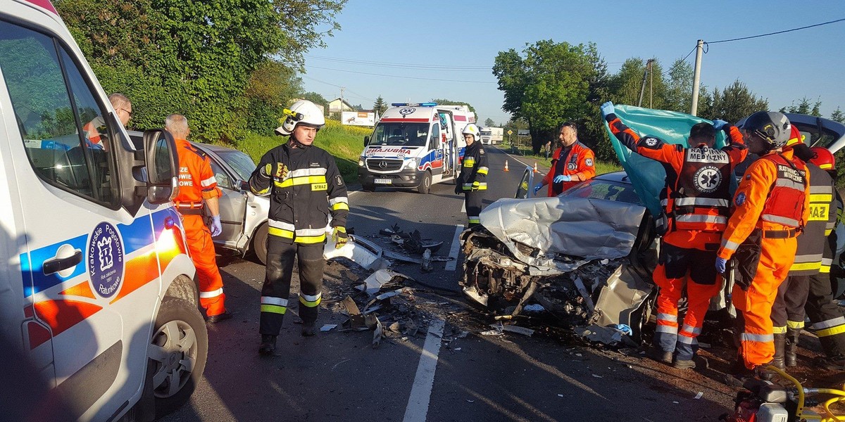 Śmiertelny wypadek na DK 79 z Krakowa do Chrzanowa. Nie żyje młoda kobieta