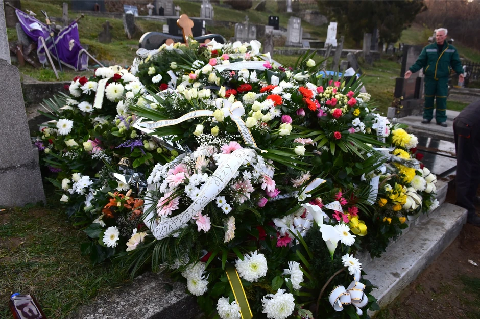 TUGA:Porodica i prijatelji poslednji put su se oprostili  od Teodore u Sremskim Karlovcima 