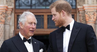 Książę Harry stara się zdobyć zaufanie ojca. "Ma nadzieję, że Karol to zauważy"