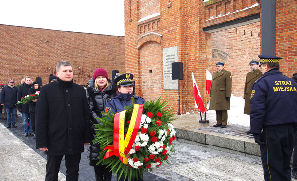 Uroczystości w Radogoszczu, po lewej Tomasz Kacprzak