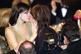 "Normalno je da OCA UZBUĐUJE ĆERKA. Zar može drugačije?", pevač rekao je šta misli o INCESTU i zgražavanje je blaga reč: Evo šta ga je sprečilo u MORBIDNOJ NAMERI