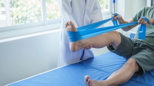 Turnus rehabilitacyjny z PFRON. Czy osoba z lekkim stopniem niepełnosprawności ma szansę?