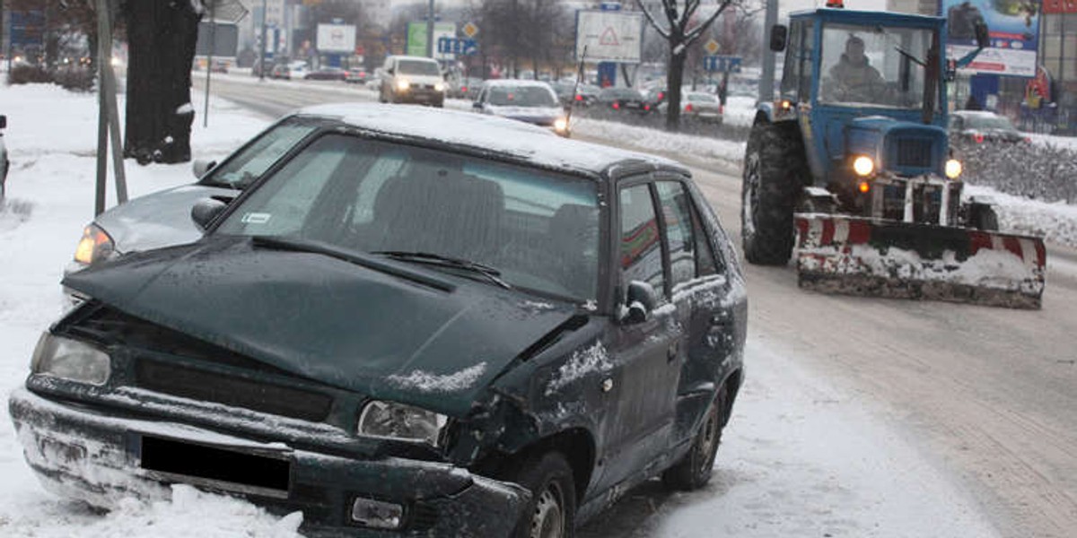 Kto jest winny w przypadku stłuczki na drodze wewnętrznej?