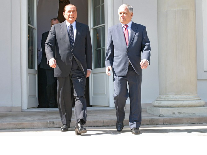 Lech Kaczyński (168 cm) i Silvio Berlusconi (164 cm)