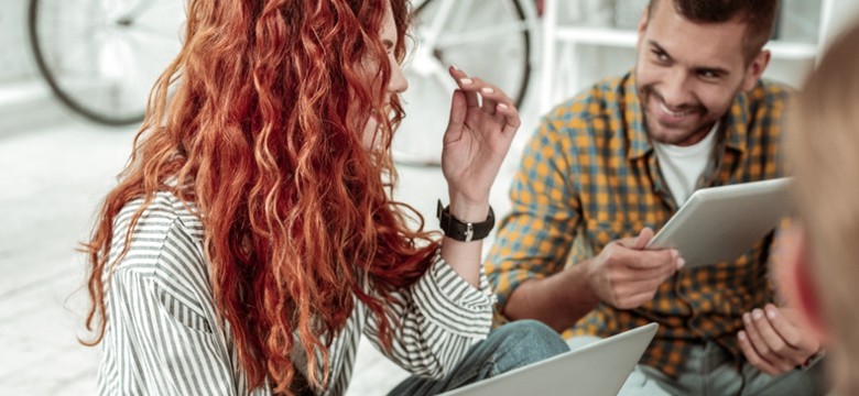 Badanie pokazało, że młodzi Polacy nieco inaczej niż ich rówieśnicy z Europy widzą przyszłość...