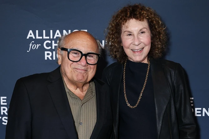 Deni Devito i Ria Perlman
