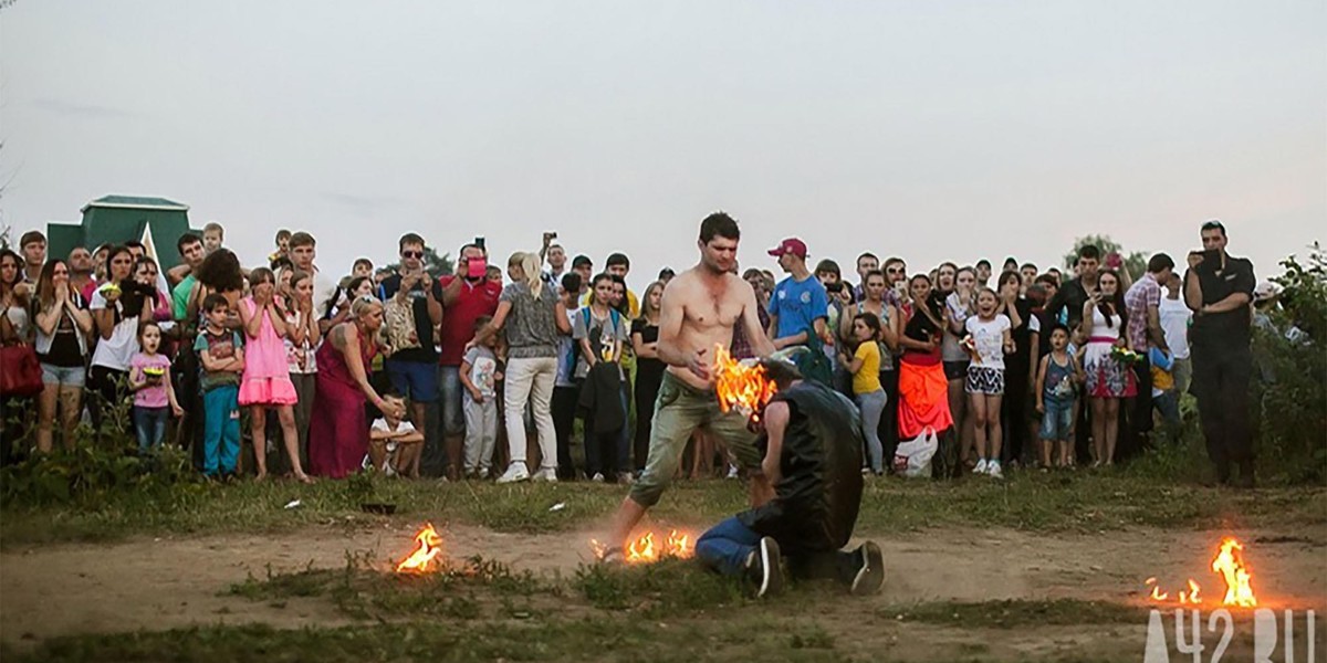 Zamienił się w kulę ognia, myśleli, że to dowcip. Film +18