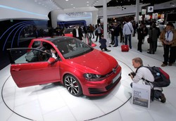 Diabeł by nim jeździł! Oto nowy volkswagen golf GTI. Zobacz zdjęcia