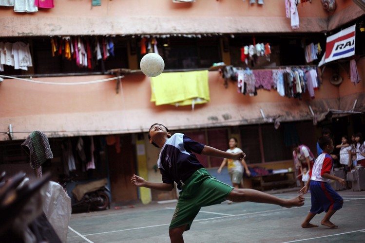 Mali piłkarze ze slumsów Dżakarty