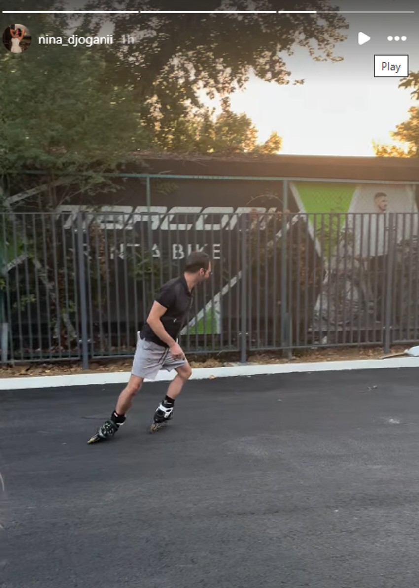 Anabela i Andrej voze rolere