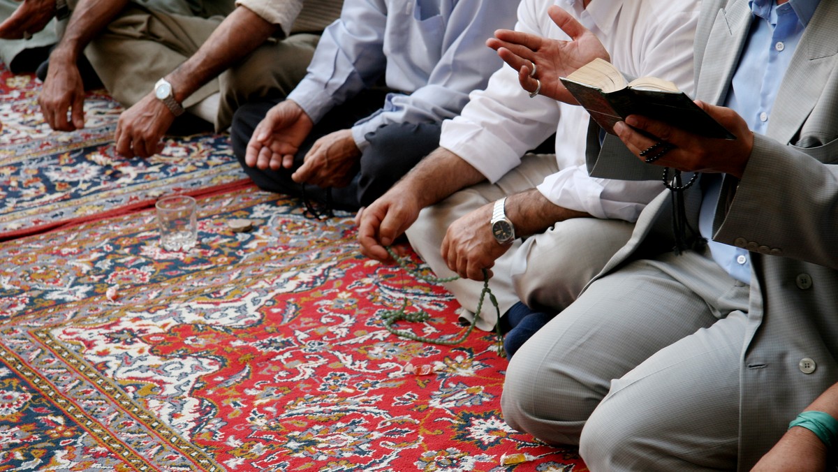 Dzieci uczące się religii muzułmańskiej mają do tego specjalne książeczki wydane w języku polskim przez Muzułmański Związek Religijny w RP. Do tej pory nauczyciele korzystali z materiałów dostępnych w innych językach. W planach jest wydanie kolejnych podręczników.