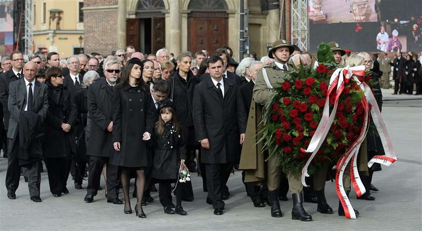 Niedzielne uroczystości pogrzebowe Lecha i Marii Kaczyńskich w Krakowie nie pobiły rekordu oglądalności. Pogrzeb Pary Prezydenckiej śledziło 13 mln widzów