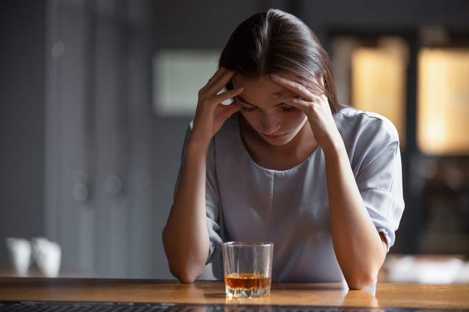 Sajnos, alkoholista lettem, hova tudok fordulni, hogy ne derüljön ki? Az orvos válaszol