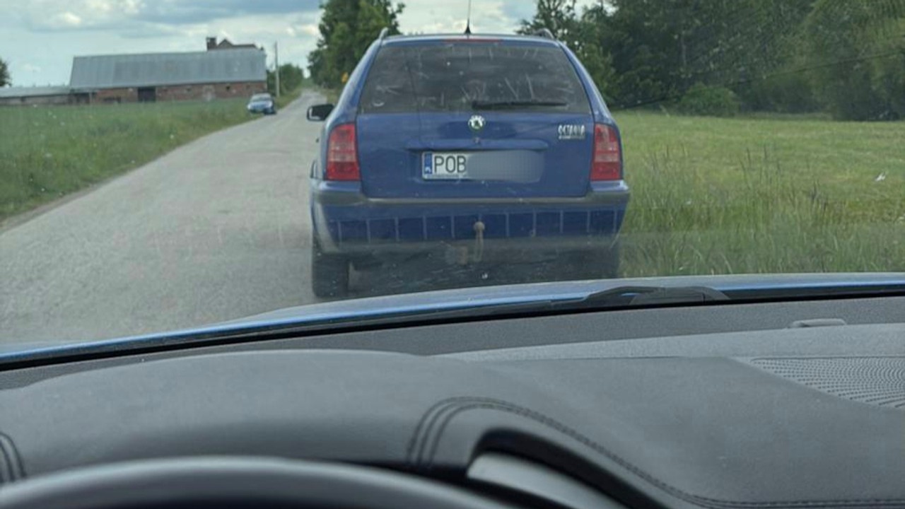 Myślała, iż chcą porwać nastolatka. Od razu wezwała policję. Zaskakujący zwrot akcji