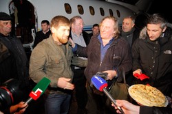 Zobacz, jak Depardieu tańczył u Kadyrowa. WIDEO