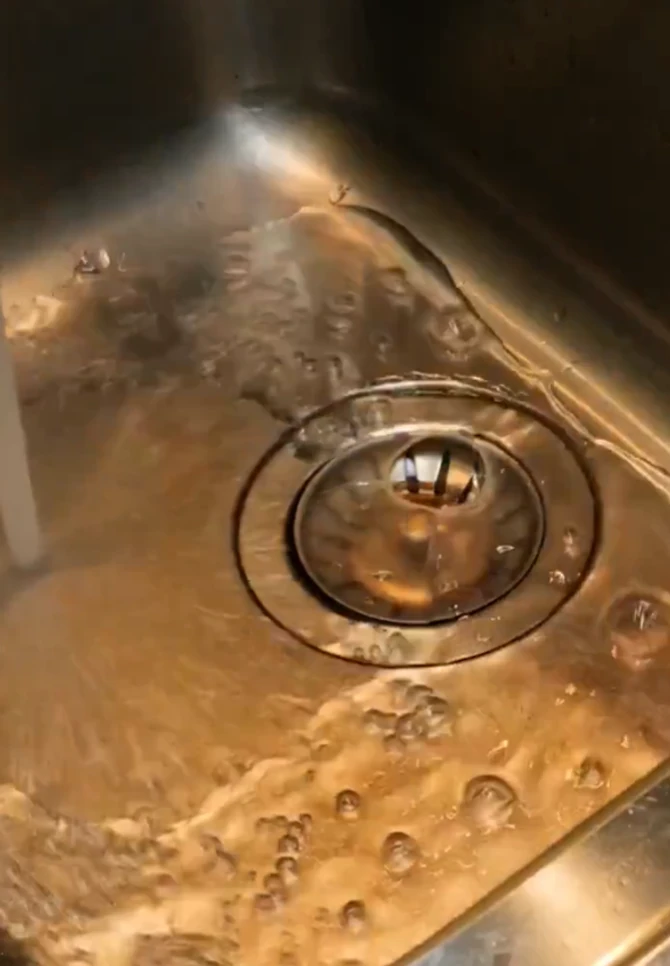 Voda otiče, mirisi, prljavština i bube nemaju gde