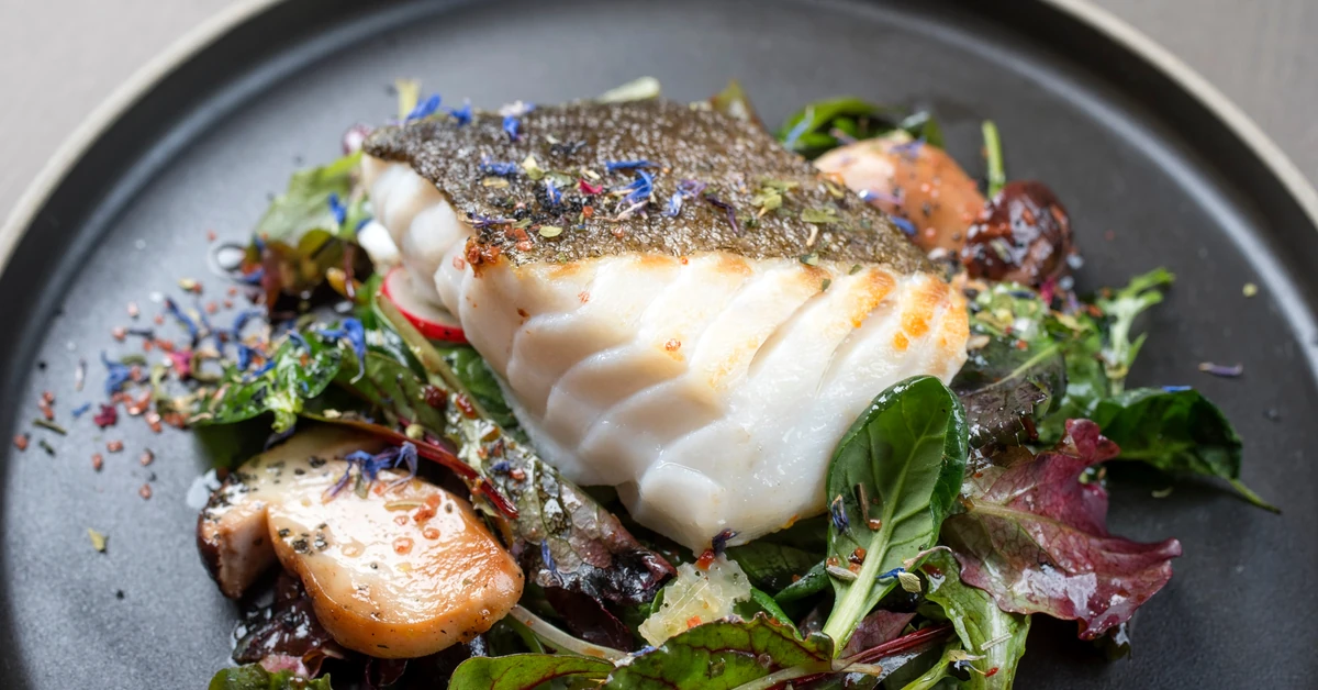 Ta ryba z Biedronki zachwyca smakiem i jest tańsza od dorsza. Tak usmażona rozpływa się w ustach