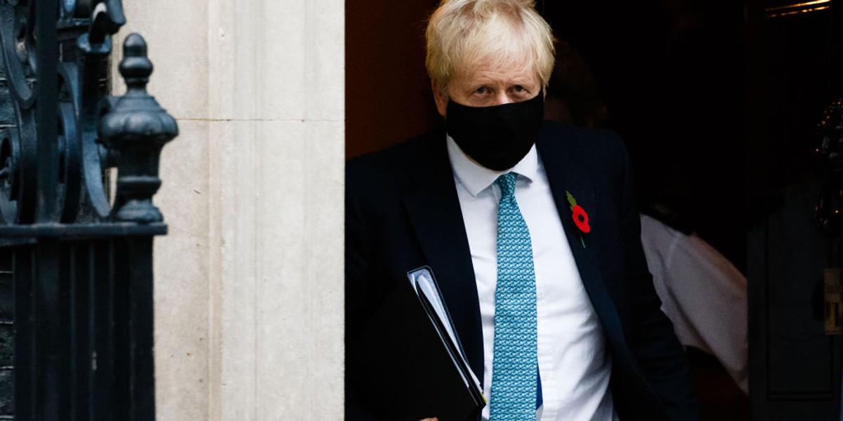 W sobotę premier Boris Johnson ogłosił lockdown w Anglii od 5 listopada do 2 grudnia 2020 r. 