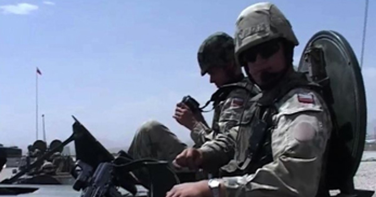 afganistan-ostrza-polskiej-bazy-zgin-o-nierz-wiadomo-ci