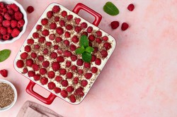 Delicja budyniowa - szybkie i pyszne ciasto bez pieczenia. Zakochasz się w nim!