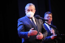 Minister Gliński wzywa PZP do wyjaśnień ws. startu polskich pływaków