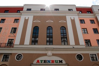 Prapremiera 'Ławy przysięgłych' Ivana Klimy na platformie VOD Teatru Ateneum