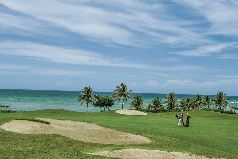 Montego Bay, Jamajka. Kto chce zacząć przygodę z golfem, może tu skorzystać z oferty szkoleniowej pod okiem światowych tuzów, przygotowujących zwycięzców PGA Tour .