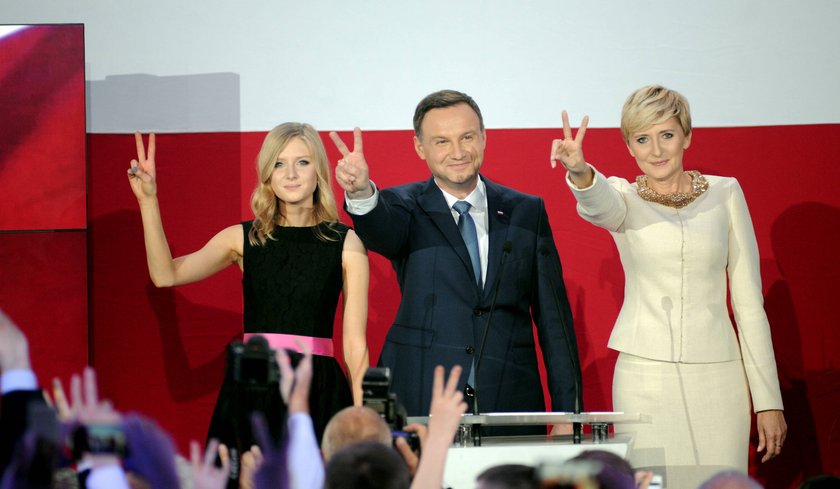 Agata Duda, przyszła Pierwsza Dama i jej mąż przyszły prezydent Andrzej Duda z córką Kingą