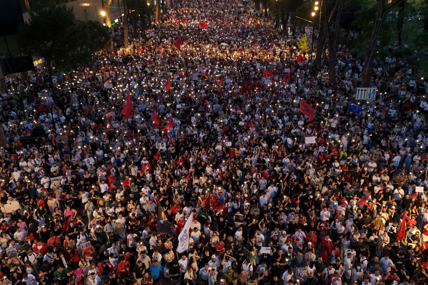Protesti u Tirani, Albanija, 9. juna. zbog izgradnje luksuznog odmarališta 