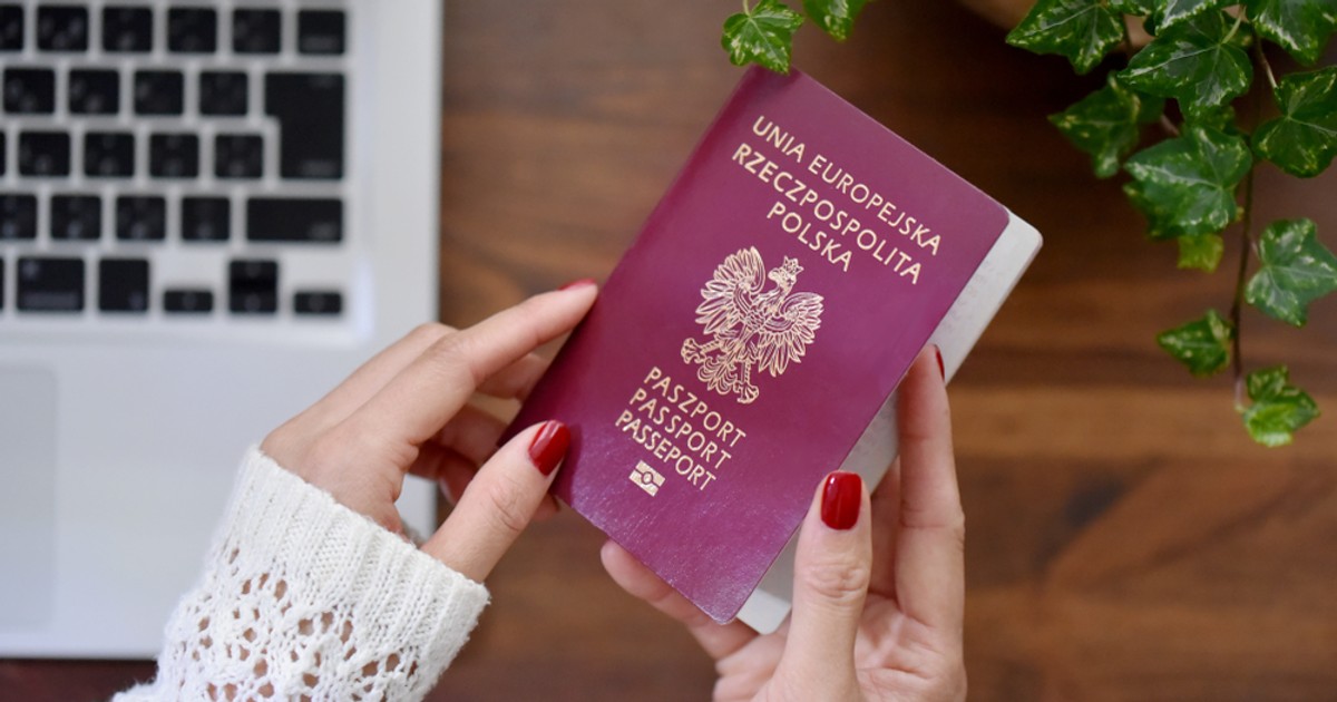Rekordowy wzrost liczby cudzoziemców z polskim obywatelstwem. Dominują obywatele dwóch krajów