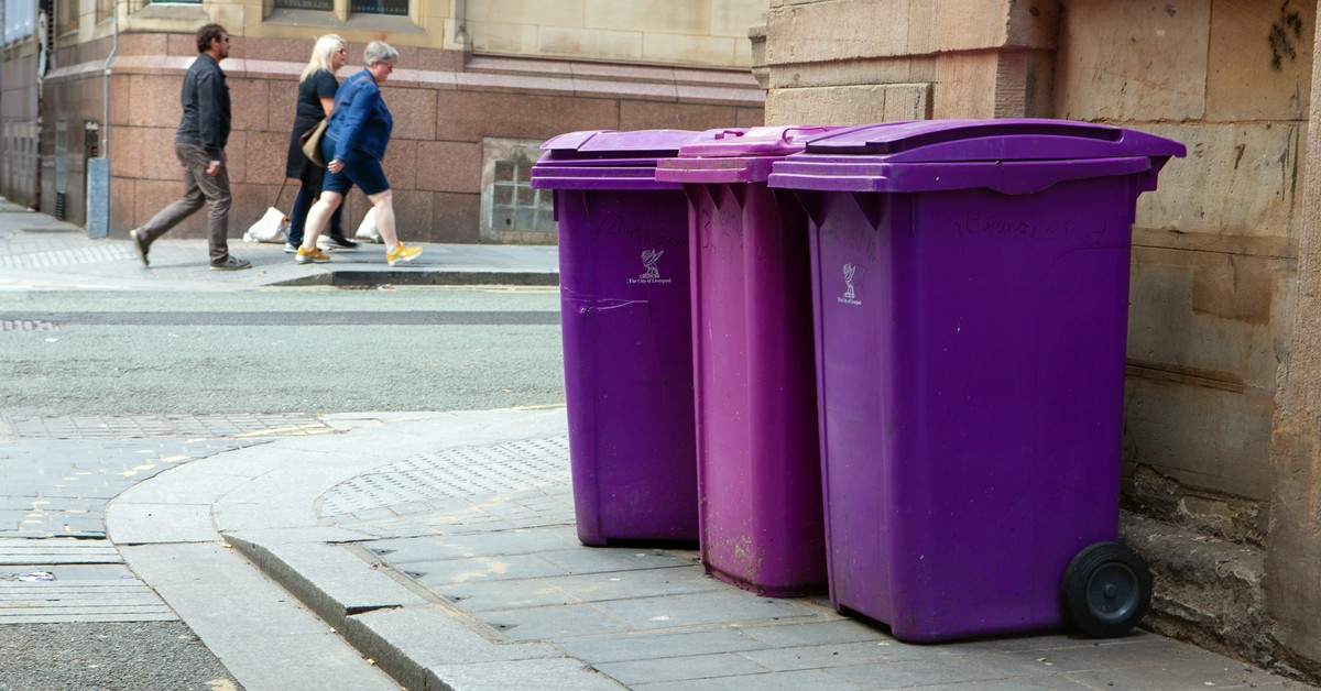 Nowy kolor pojemników na odpady od stycznia 2026. Jakie śmieci będziemy do nich wrzucać?
