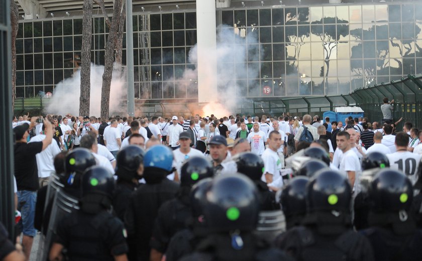 Ile Legia zapłaciła za idiotów rozrabiających na trybunach!?