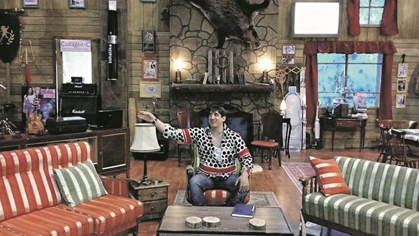 Parada neukusa, primitivizma i hvalospeva