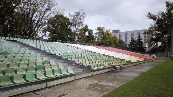 Stadiony Lotnicza i Leśnica przejmą część historycznych trybun z ul. Oporowskiej. 